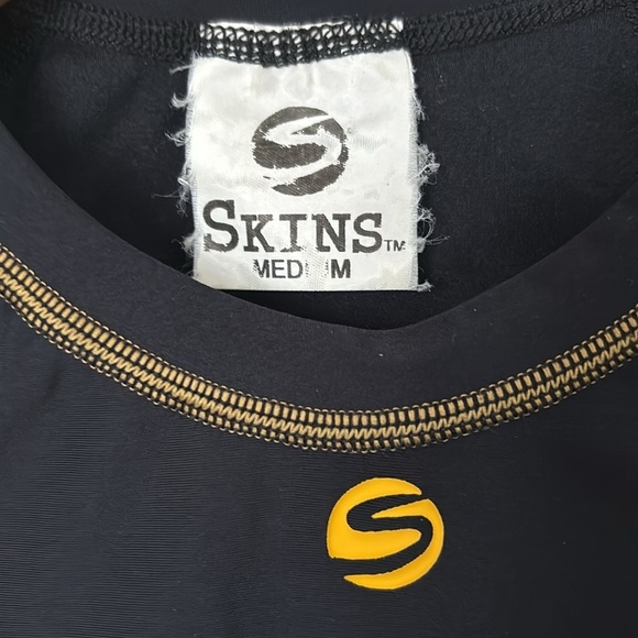 SKINS Long Sleeved Compression Shirt, Size Medium - Picture 6 of 7